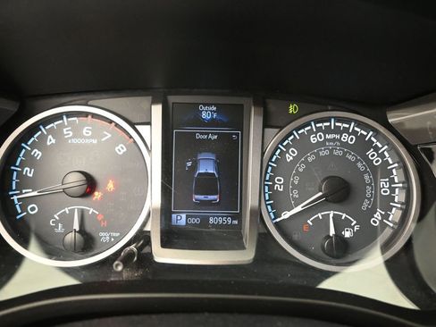 Used 2019 Toyota Tacoma SR5 w/ SR5 Appearance Package (SM) RWD image 11