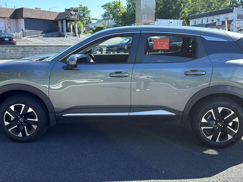 Certified 2025 Nissan Kicks SV AWD/4WD image 4