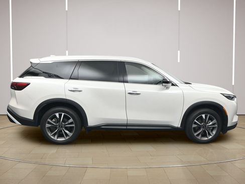 Used 2025 INFINITI QX60 Luxe FWD image 8