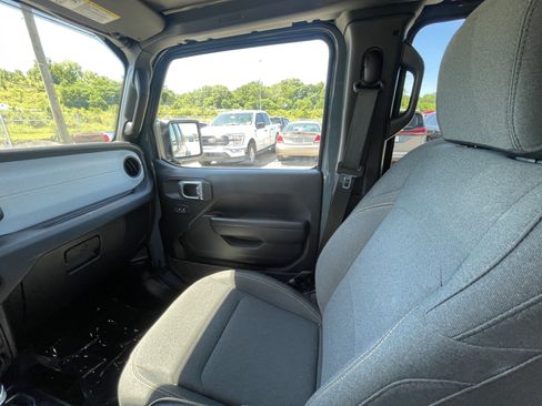 Used 2024 Jeep Wrangler Unlimited Sport AWD/4WD image 32