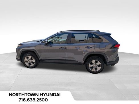 Used 2025 Toyota RAV4 XLE AWD/4WD image 2