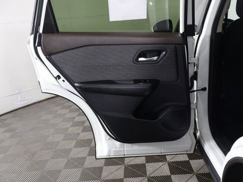 Used 2023 Nissan Rogue SV image 21