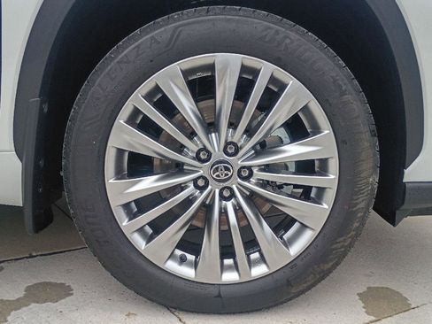 New 2026 Toyota Highlander Platinum image 25