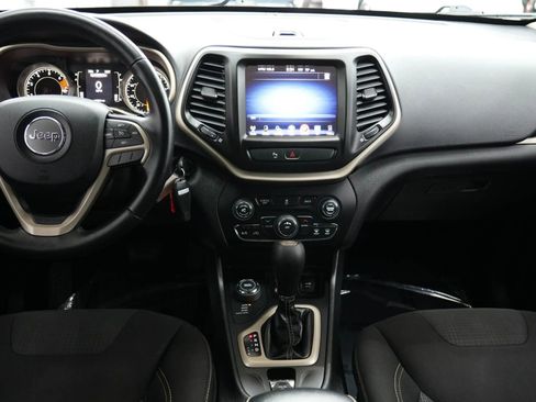 Used 2017 Jeep Cherokee Latitude w/ Safety/Convenience Group image 20