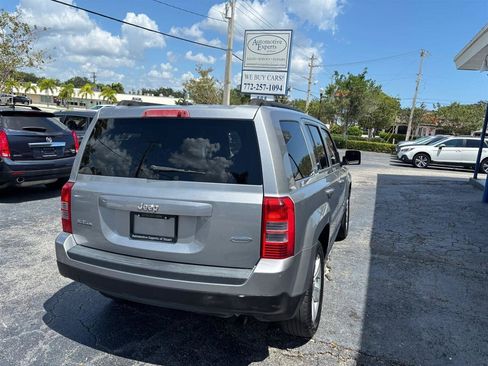 Used 2015 Jeep Patriot Latitude FWD image 5