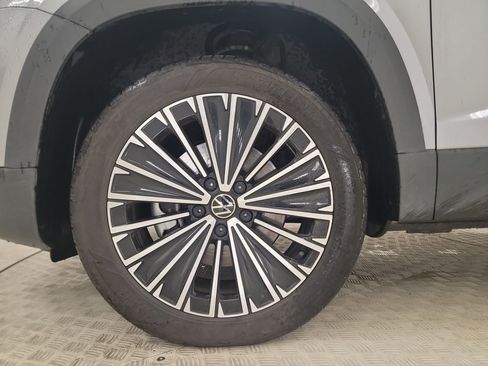 Used 2025 Volkswagen Taos SE image 10