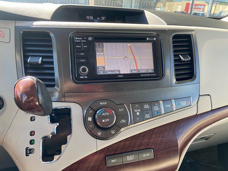 Used 2012 Toyota Sienna XLE w/ Entertainment Pkg FWD image 14