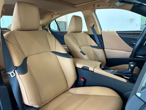 Used 2025 Lexus ES 350 w/ Premium Package FWD image 17
