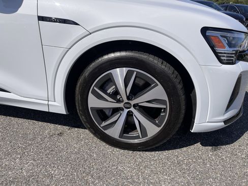 Certified 2024 Audi Q8 e-tron Premium image 5