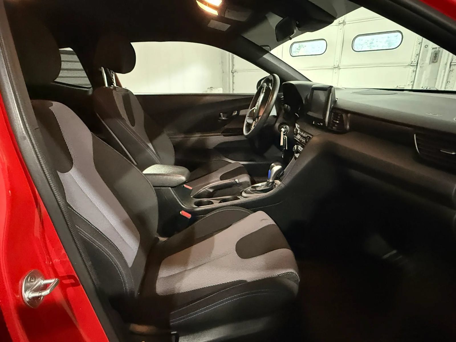 Used 2019 Hyundai Veloster 2.0 FWD image 28