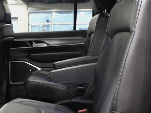 New 2025 Jeep Wagoneer Series II image 18