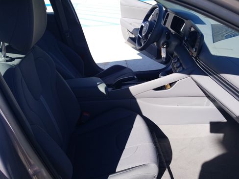 New 2026 Hyundai Elantra SE image 17
