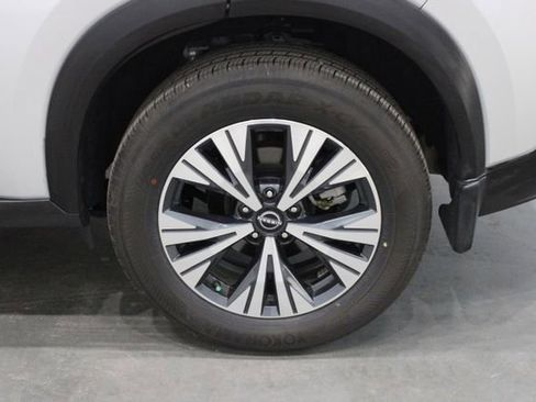 Used 2022 Nissan Rogue SV image 44