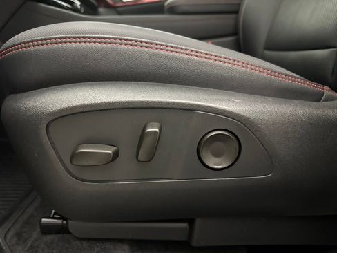 Used 2024 Chevrolet Traverse RS AWD/4WD image 23