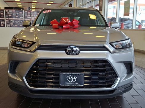 Used 2025 Toyota Grand Highlander AWD image 2