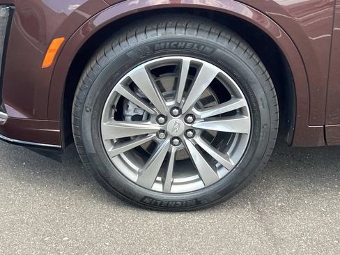 Used 2022 Cadillac XT6 Premium Luxury w/ LPO, Floor Liner Package AWD/4WD image 8