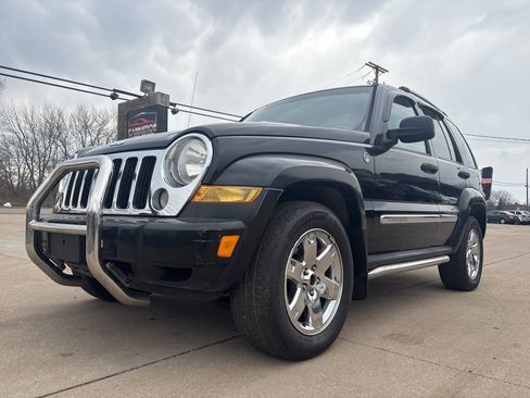 Used 2006 Jeep Liberty Limited image 2