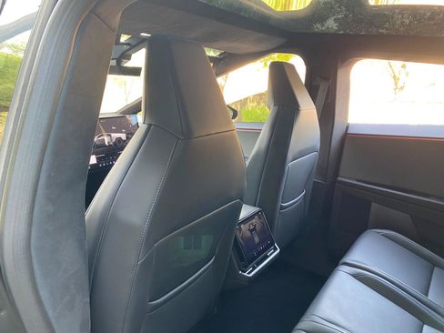 Used 2025 Tesla Cybertruck AWD Crew Cab image 36