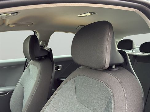 New 2025 Kia K4 LXS image 12