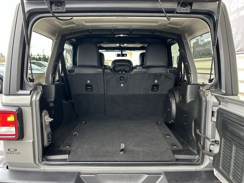 Used 2023 Jeep Wrangler Unlimited Rubicon image 15