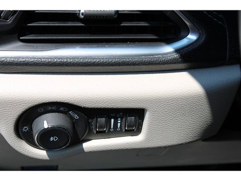 Used 2023 Chrysler Pacifica Limited image 22