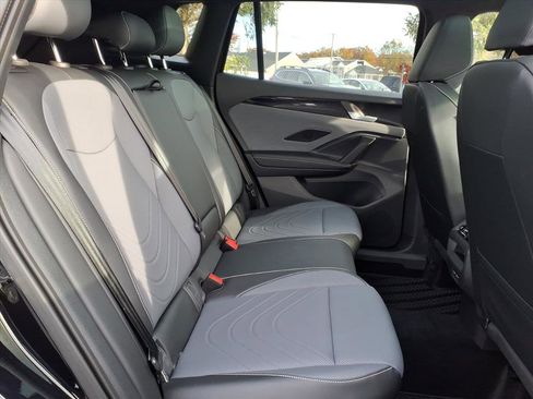 New 2026 Volkswagen Tiguan SE R-Line image 7