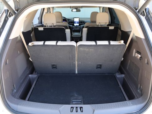 Used 2020 Ford Explorer Platinum w/ Premium Technology Package AWD/4WD image 35