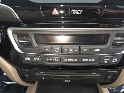 Used 2022 Honda Pilot Touring image 4