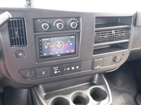 Used 2020 Chevrolet Express 3500 RWD image 2