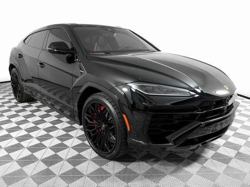 Used 2025 Lamborghini Urus SE image 3