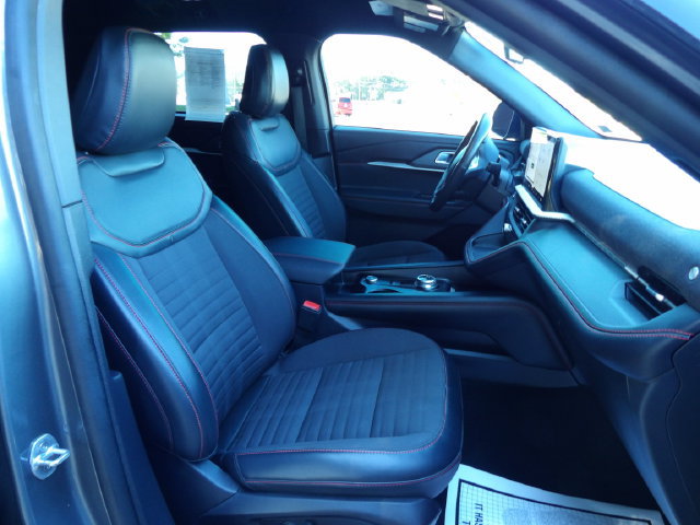 Used 2025 Ford Explorer ST-Line w/ ST-Line Street Pack AWD/4WD image 17