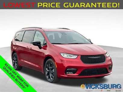 New 2026 Chrysler Pacifica Limited w/ S Appearance Package