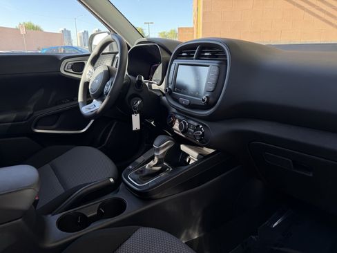 Used 2024 Kia Soul LX w/ Option Group 015 FWD image 34