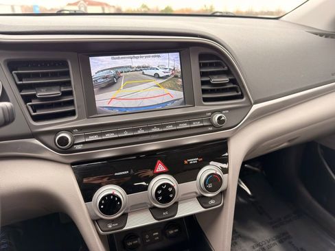 Used 2019 Hyundai Elantra SEL image 18