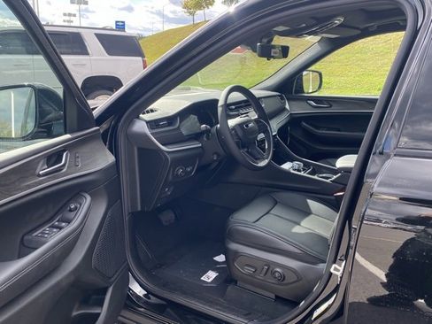 New 2025 Jeep Grand Cherokee L Limited image 15