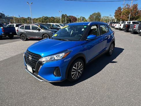 Used 2024 Nissan Kicks SV image 3