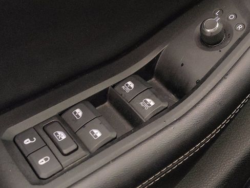 Used 2023 Jeep Grand Cherokee Limited image 27