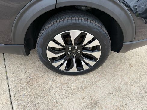 Certified 2025 Ford Explorer Platinum w/ LUX Leather Package AWD/4WD image 9