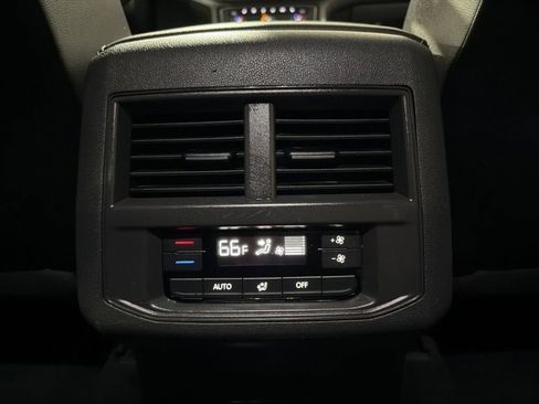 Used 2021 Volkswagen Atlas SE image 25