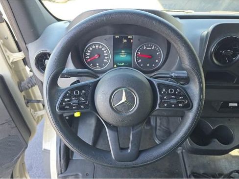 Used 2023 Mercedes-Benz Sprinter 2500 image 5