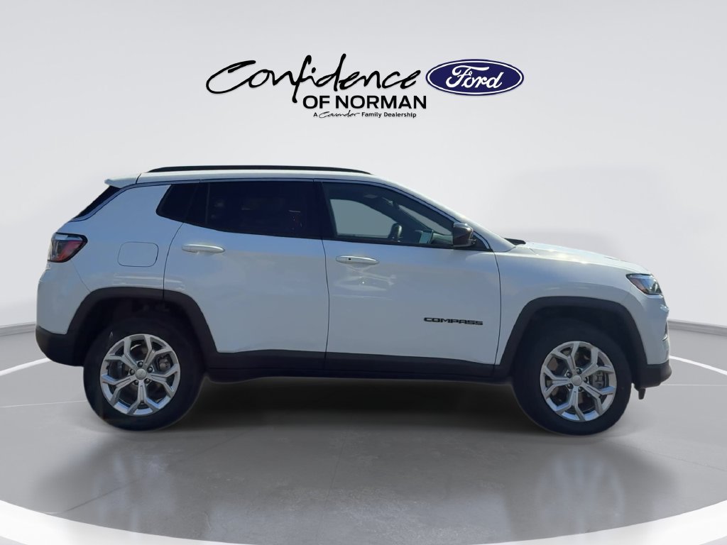 Used 2024 Jeep Compass Latitude AWD/4WD image 11