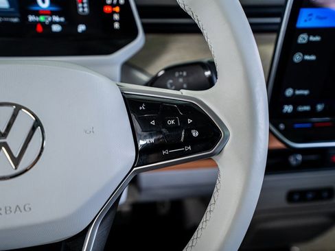 Used 2025 Volkswagen ID. Buzz 1st Edition image 39