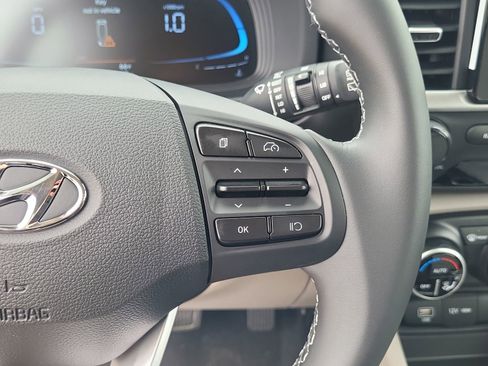 New 2025 Hyundai Venue SEL image 8