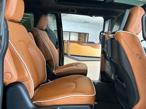 New 2026 Chrysler Pacifica Pinnacle image 17