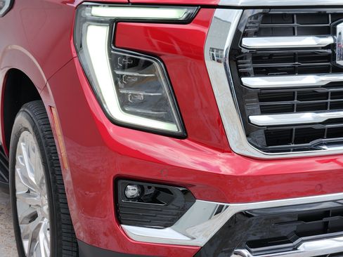 Used 2025 GMC Yukon XL Elevation AWD/4WD image 10