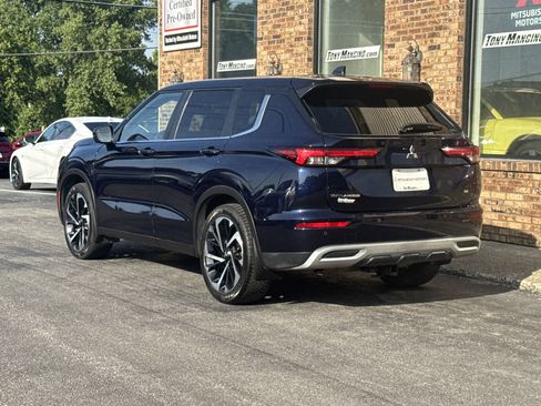 Used 2022 Mitsubishi Outlander SE image 3