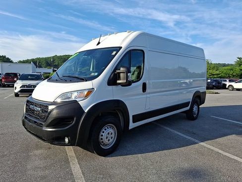 Used 2025 RAM ProMaster 2500 w/ Convenience Group FWD image 3