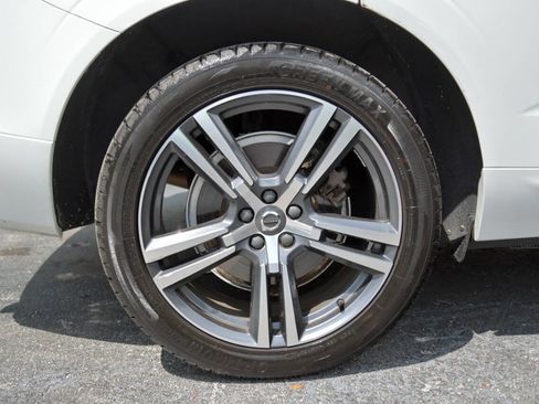 Used 2019 Volvo XC60 T6 Momentum w/ Multimedia Package image 34