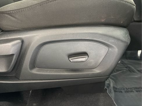 Used 2022 Ford Explorer XLT AWD/4WD image 39