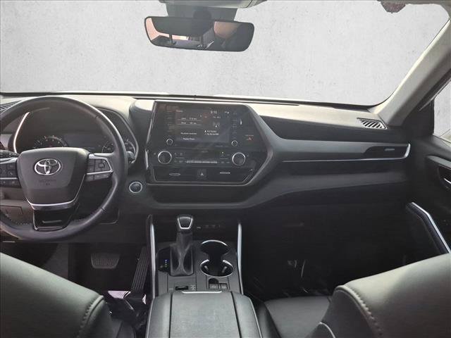Used 2020 Toyota Highlander XLE FWD image 18